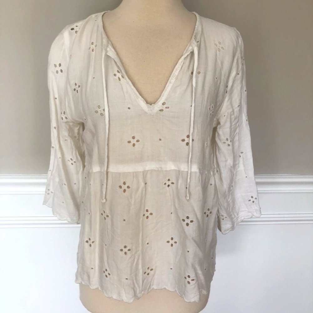 ABERCROMBIE AND FITCH WHITE EYELET TOP